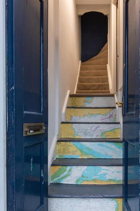 Herring Girl House - Harbourside Property, Sleeps 8 Скарборо Экстерьер фото