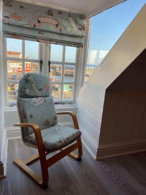 Herring Girl House - Harbourside Property, Sleeps 8 Скарборо Экстерьер фото